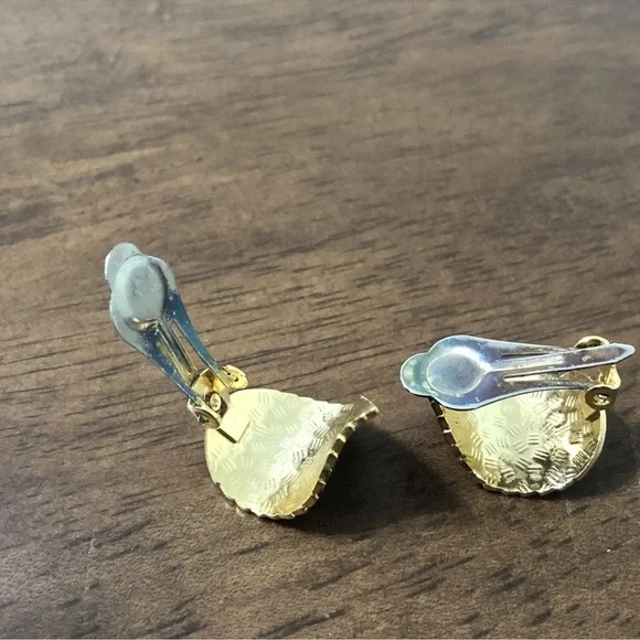 Vintage Red Flower Butterfly Cloisonne Domed  Earrings Gold Plated Clip On - Picture 7 of 7